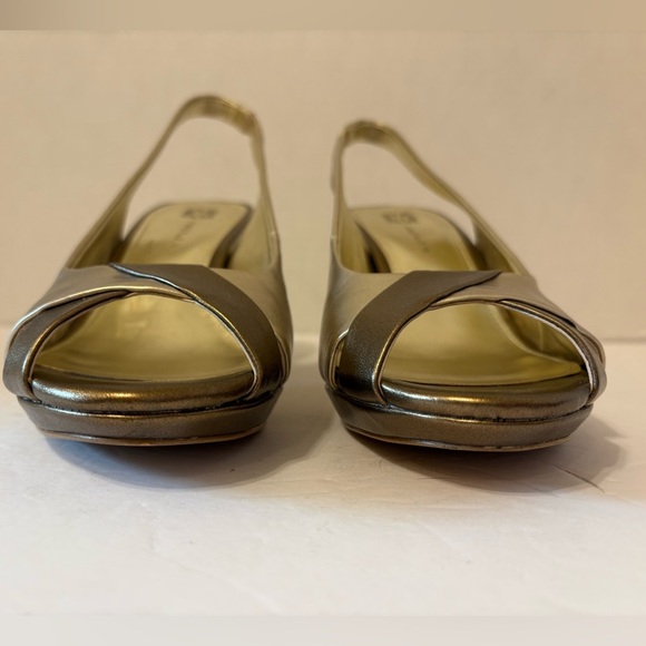 Anne Klein bronze & gold slingback open toe heel sandals size 9 M - Picture 6 of 10